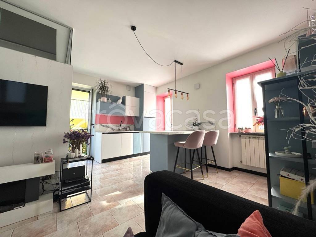 appartamento in vendita a Varese in zona Giubiano