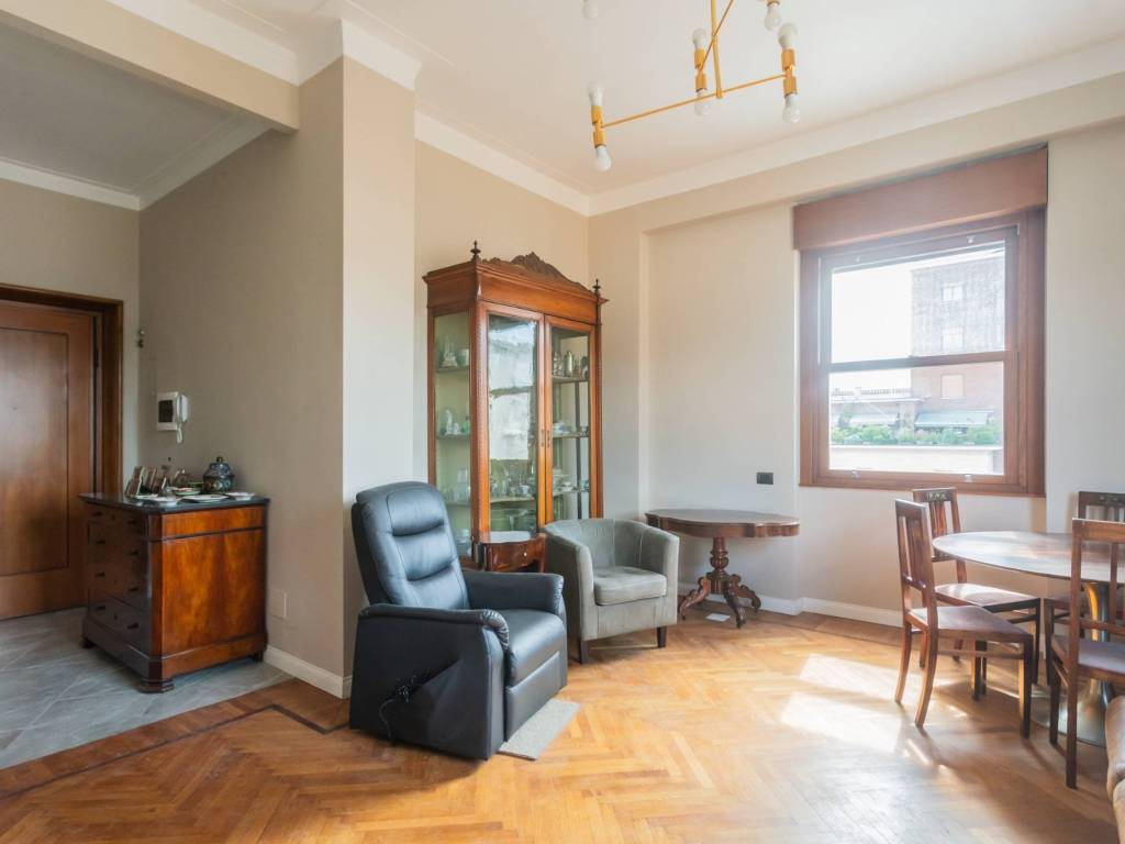 appartamento in vendita a Varese in zona Biumo