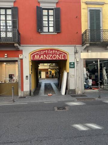 negozio in vendita a Varese in zona Biumo