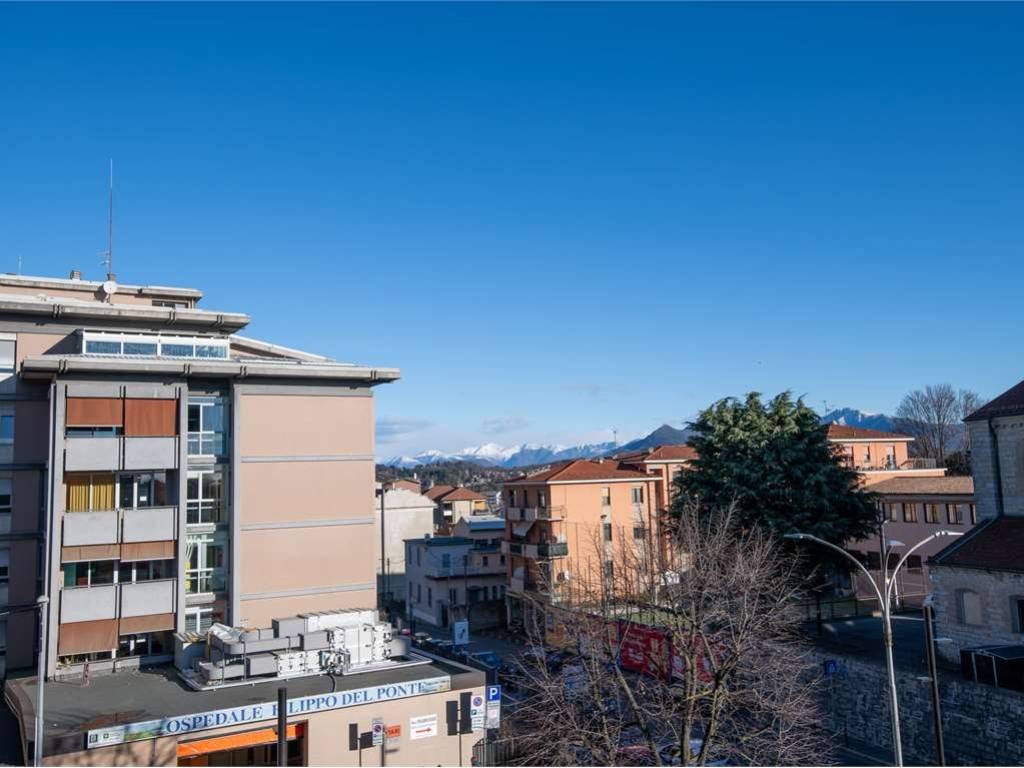 appartamento in vendita a Varese in zona Centro Città