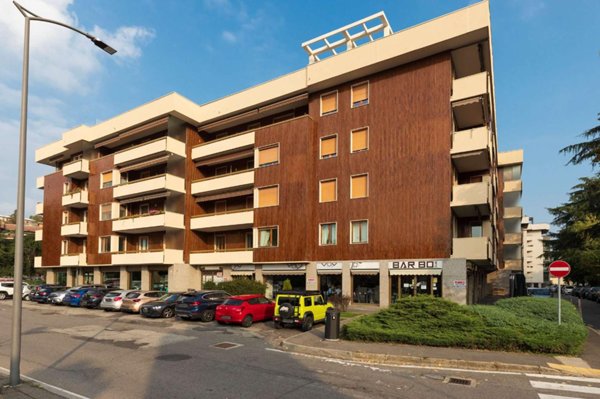 appartamento in vendita a Varese in zona Casbeno