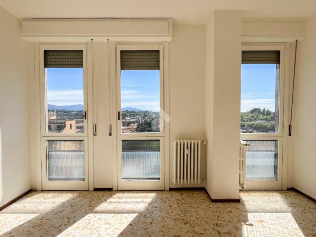 appartamento in vendita a Varese in zona Biumo