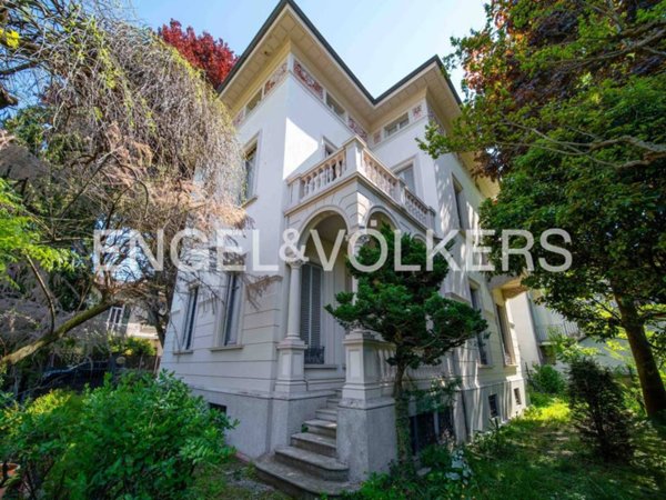 casa indipendente in vendita a Varese in zona Biumo