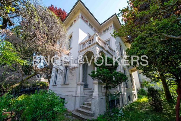 casa indipendente in vendita a Varese in zona Centro Città