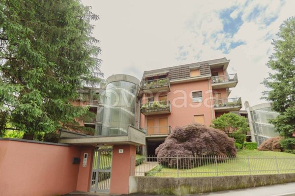 appartamento in vendita a Varese in zona Schiranna