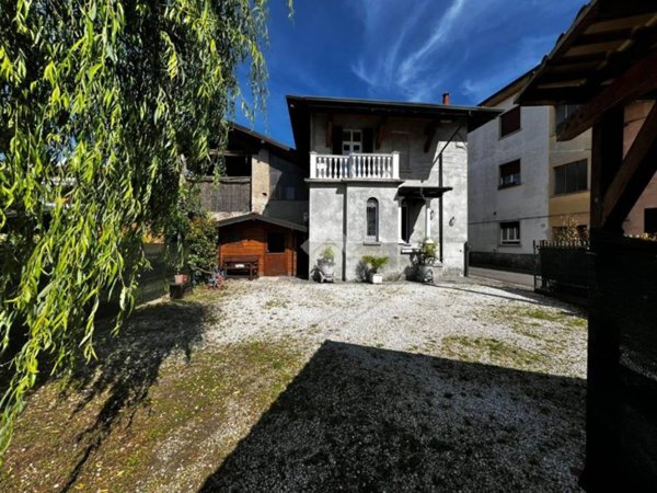 casa indipendente in vendita a Varese in zona Capolago