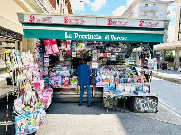 negozio in vendita a Varese in zona Brunella