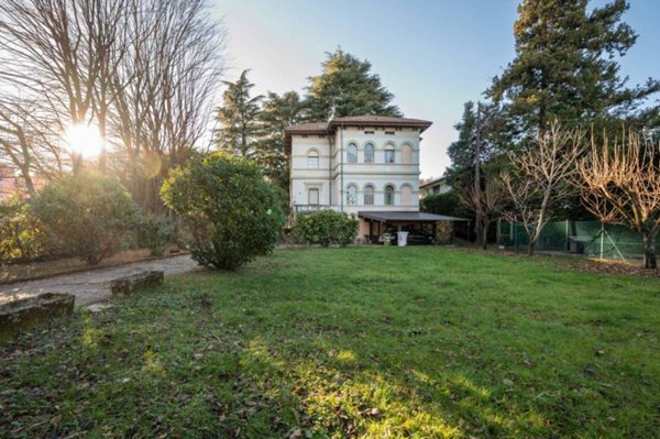 casa indipendente in vendita a Varese in zona Centro Città