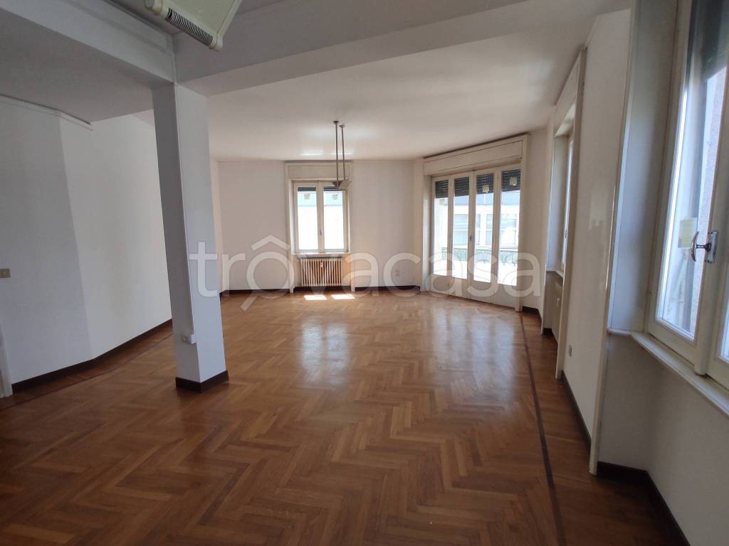 appartamento in vendita a Varese in zona Centro Città