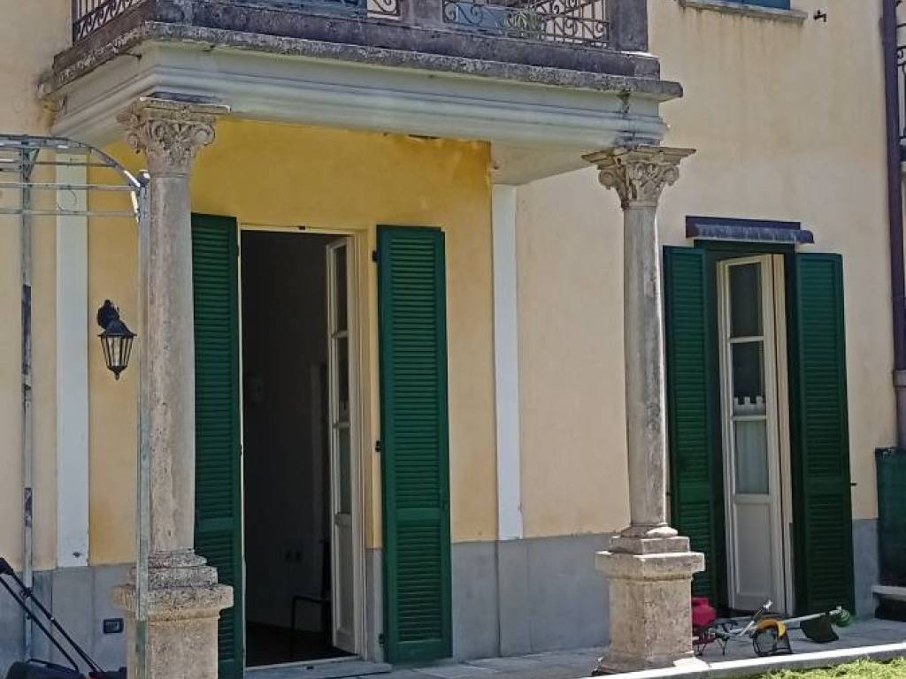 appartamento in vendita a Varese in zona Biumo
