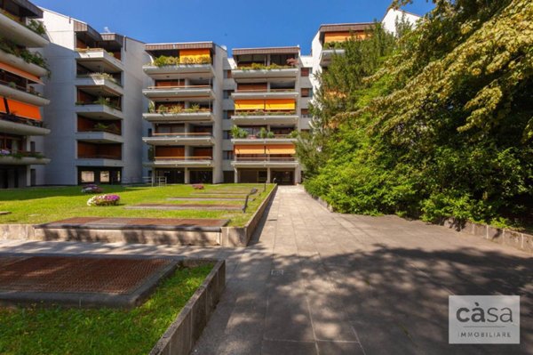 appartamento in vendita a Varese in zona Casbeno