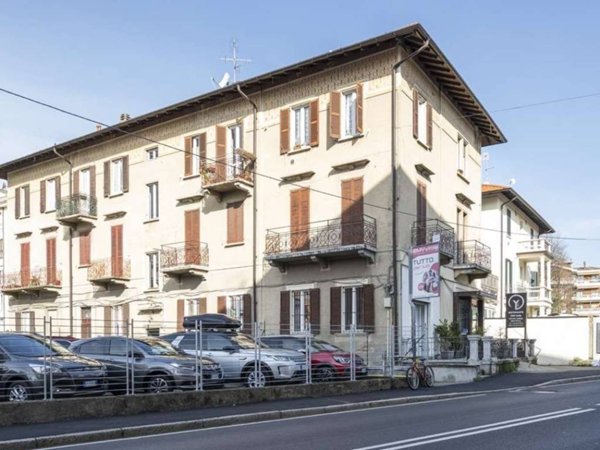 appartamento in vendita a Varese in zona Biumo
