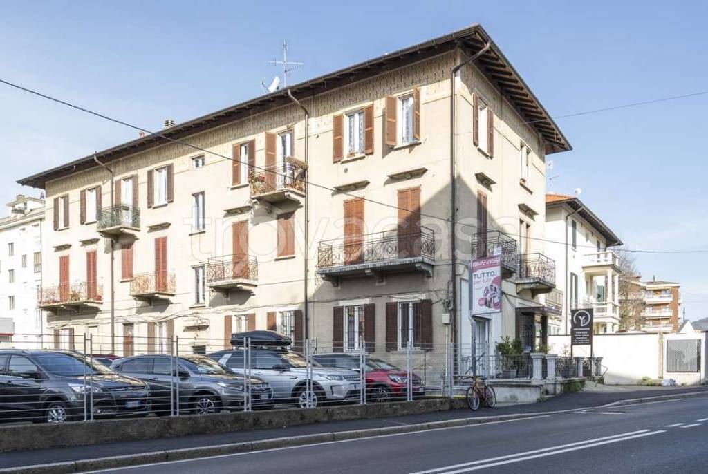 appartamento in vendita a Varese in zona Biumo