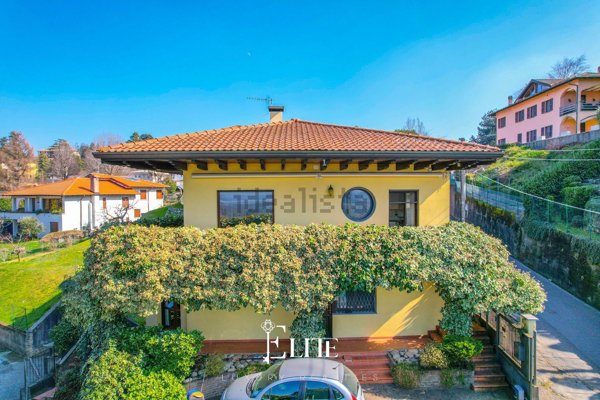 casa indipendente in vendita a Varese in zona Viale Europa