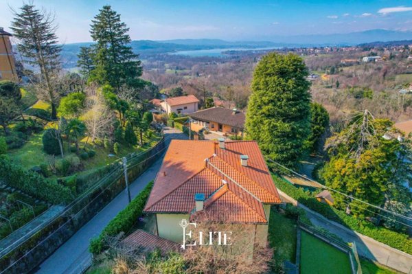 casa indipendente in vendita a Varese in zona Viale Europa
