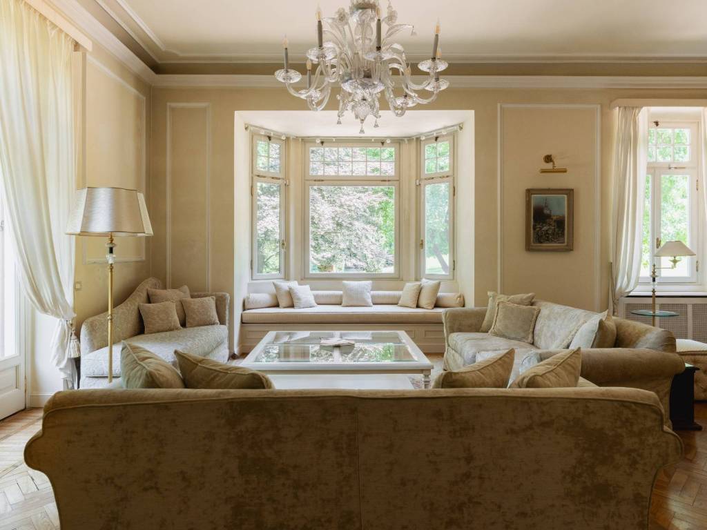 casa indipendente in vendita a Varese in zona Brunella