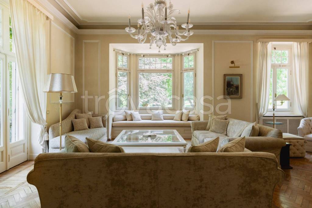 casa indipendente in vendita a Varese in zona Casbeno