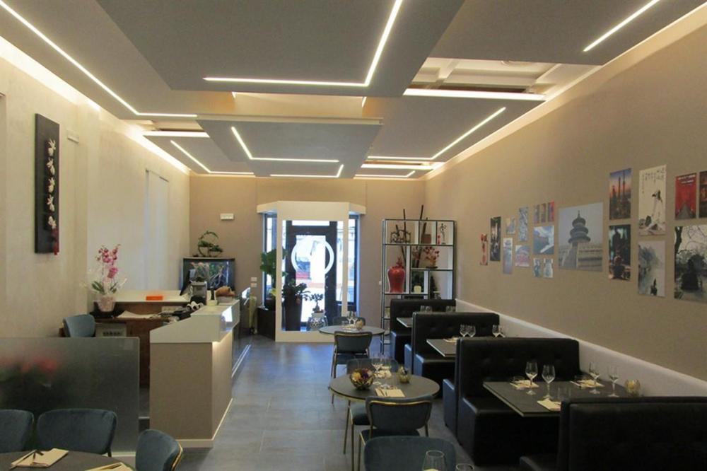 negozio in vendita a Varese in zona Ippodromo