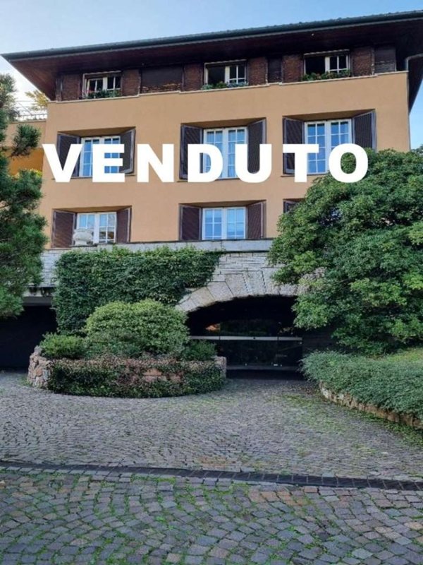 appartamento in vendita a Varese in zona Casbeno