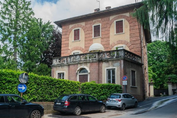 appartamento in vendita a Varese in zona Biumo