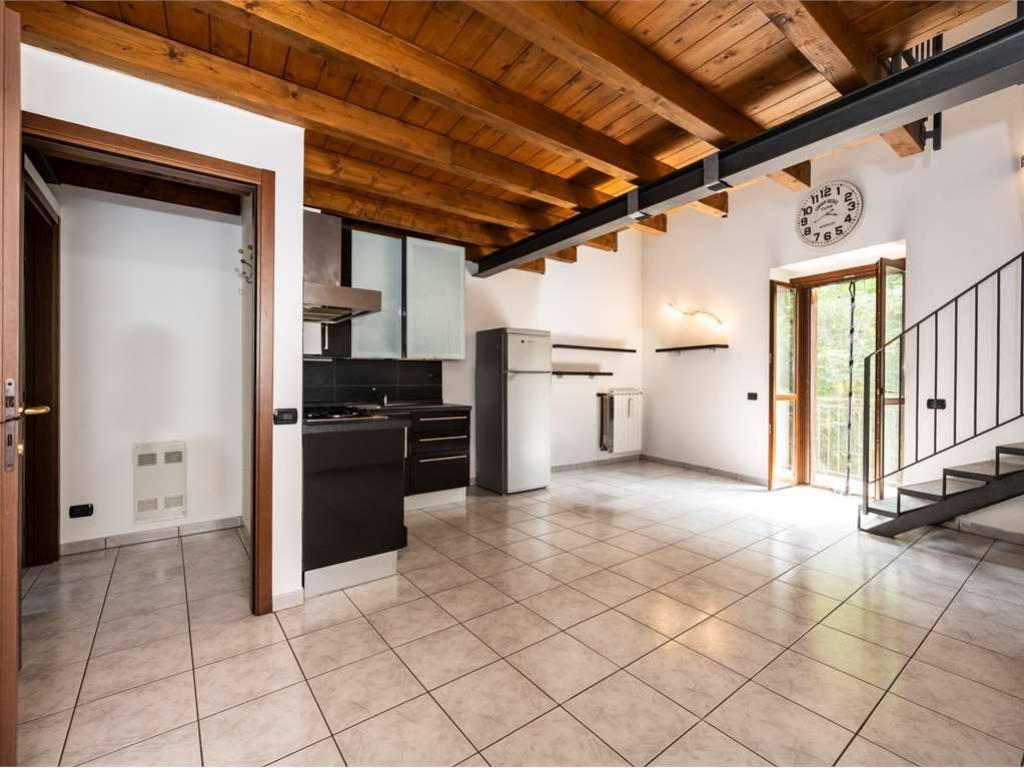 appartamento in vendita a Varese in zona Capolago