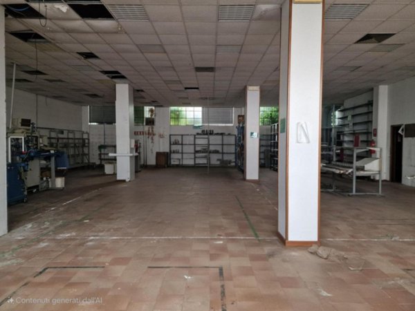 capannone in vendita a Varese