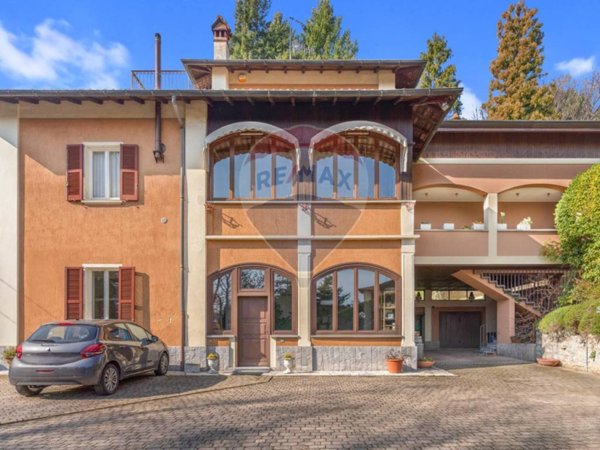 casa indipendente in vendita a Varese in zona Velate