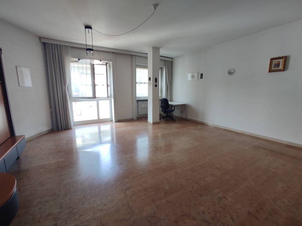 appartamento in vendita a Varese in zona Biumo