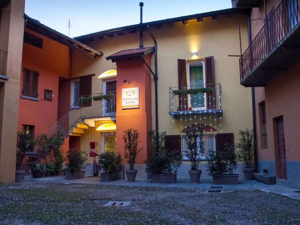 negozio in vendita a Varese in zona Giubiano