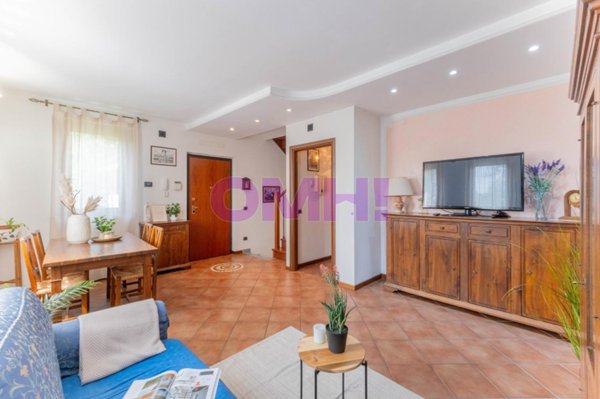casa indipendente in vendita a Varese in zona Giubiano