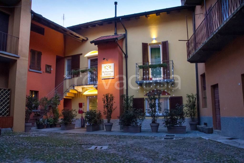 appartamento in vendita a Varese in zona Giubiano
