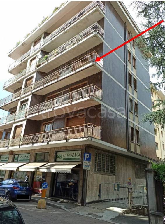 appartamento in vendita a Varese in zona Centro Città