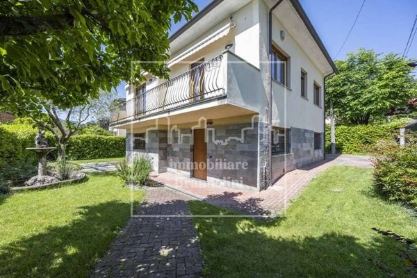 casa indipendente in vendita a Varese in zona Cartabbia