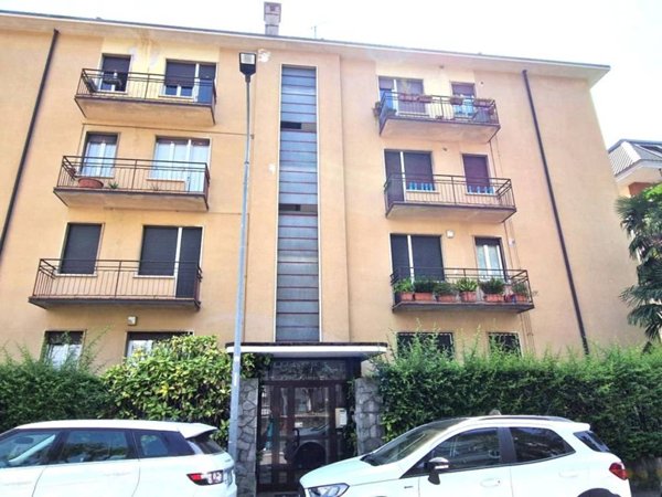 appartamento in vendita a Varese in zona Brunella