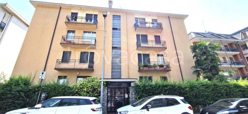 appartamento in vendita a Varese in zona Casbeno