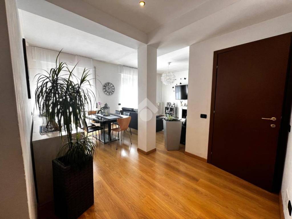 appartamento in vendita a Varese in zona Giubiano