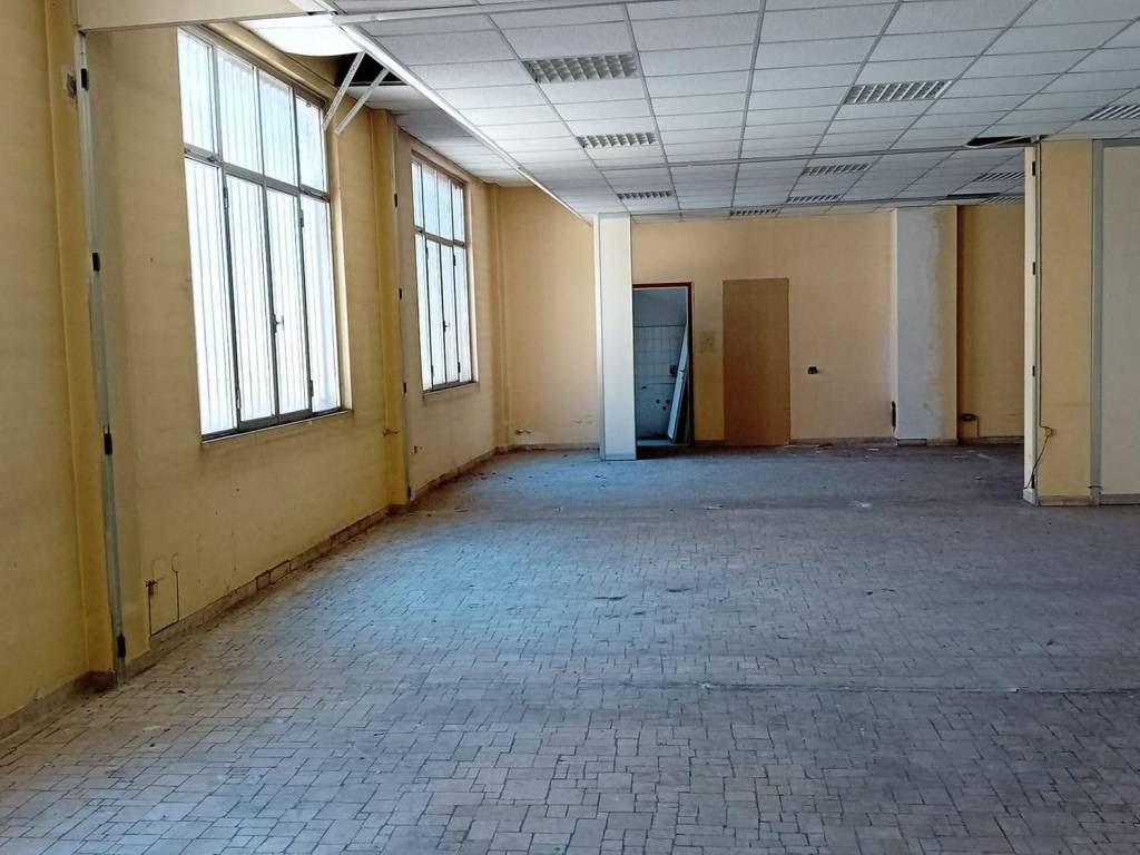 negozio in vendita a Varese in zona Biumo