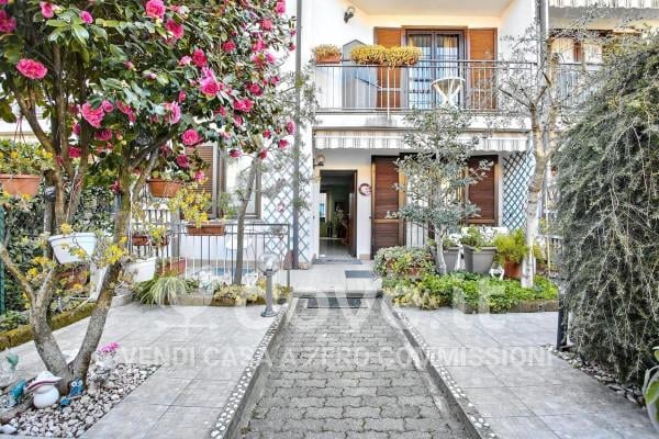 casa indipendente in vendita a Varese in zona San Fermo