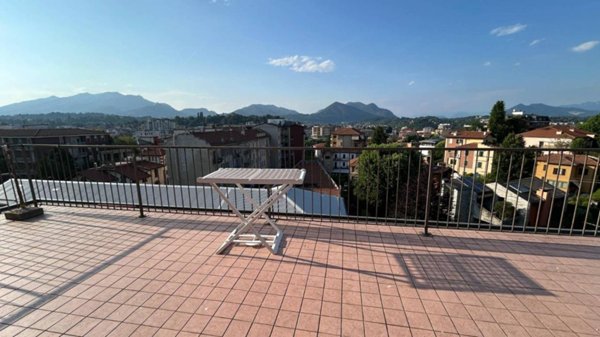 appartamento in vendita a Varese in zona Giubiano