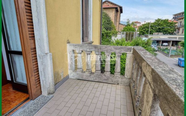 appartamento in vendita a Varese in zona Giubiano