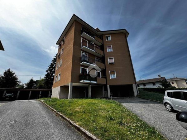 appartamento in vendita a Varese in zona Bizzozero
