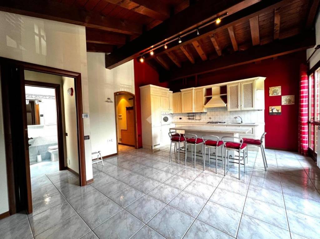 appartamento in vendita a Varese in zona Bosto