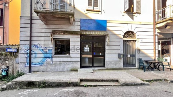 locale commerciale in vendita a Varese in zona Casbeno