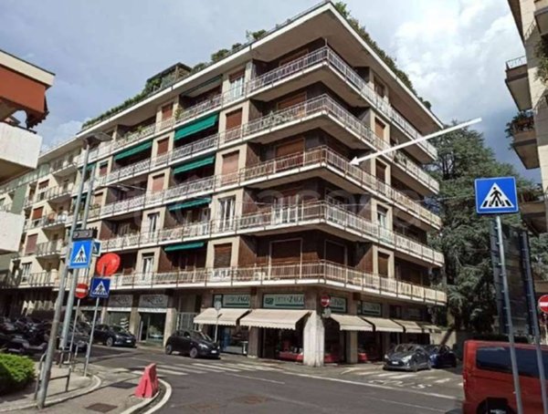 negozio in vendita a Varese in zona Centro Città