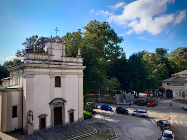 appartamento in vendita a Varese in zona Biumo