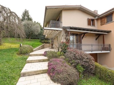 casa indipendente in vendita a Varese