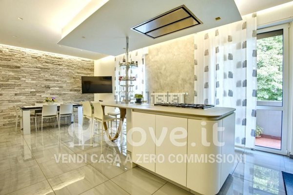 appartamento in vendita a Varese in zona Giubiano