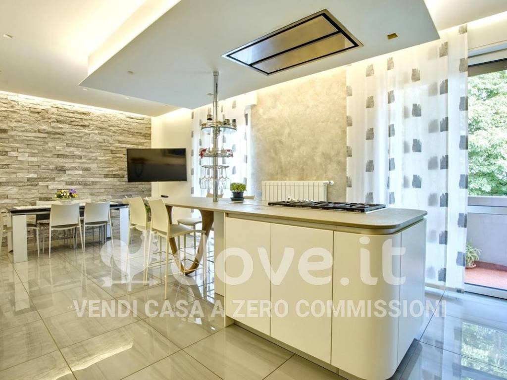 appartamento in vendita a Varese in zona Giubiano