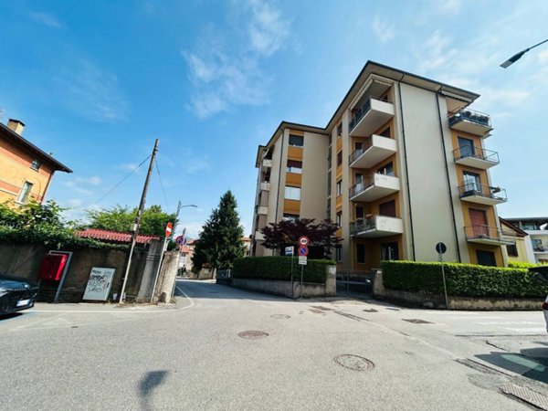appartamento in vendita a Varese in zona Giubiano