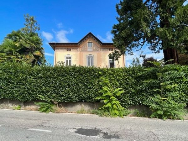 casa indipendente in vendita a Varese in zona Biumo